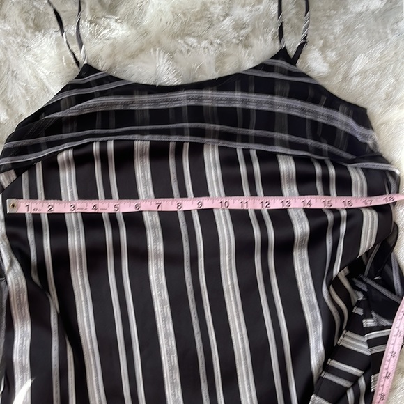 BCBG BLACK and white TOP - Picture 6 of 9